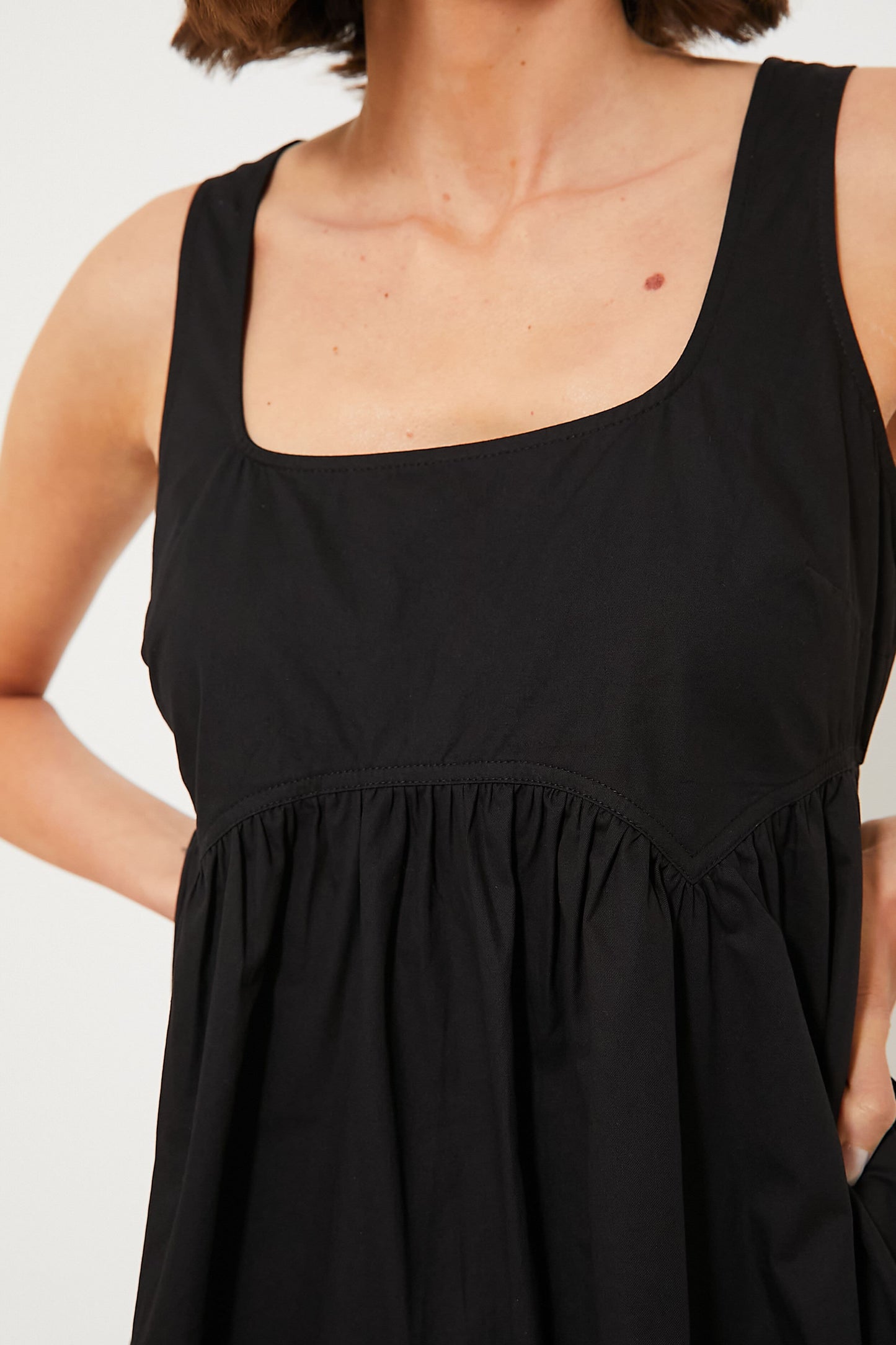 Black Sleeveless Porto Dress