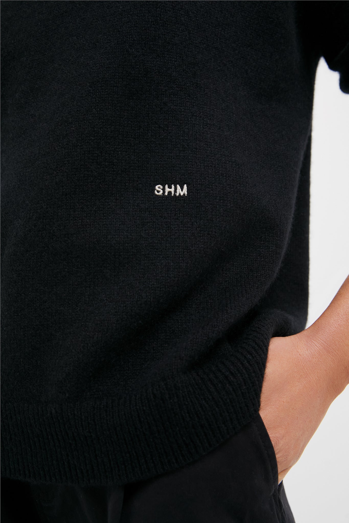 Black Cashmere Boyfriend Bodie Crewneck
